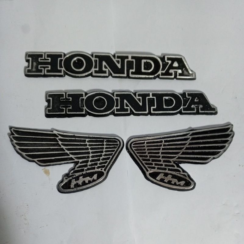 emblem Tangki cb100 1set emblem tangki cb100 galatik emblem tangki gelatik cb100 (LOKAL HITAM) ERDOG