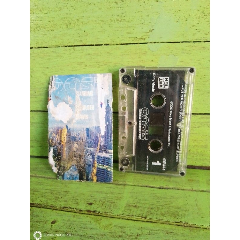 kaset Oasis - Standing On...(kover rusak)