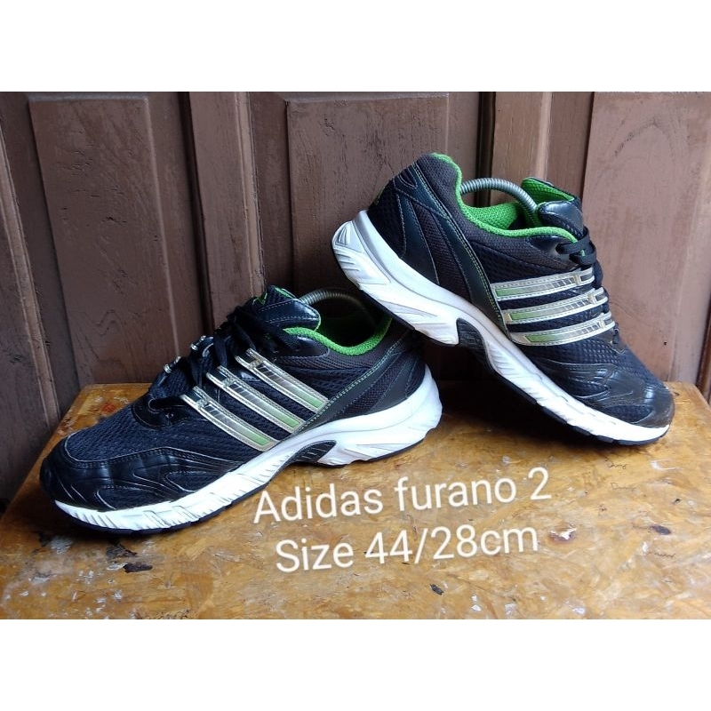 sepatu Adidas running untuk pria seken original