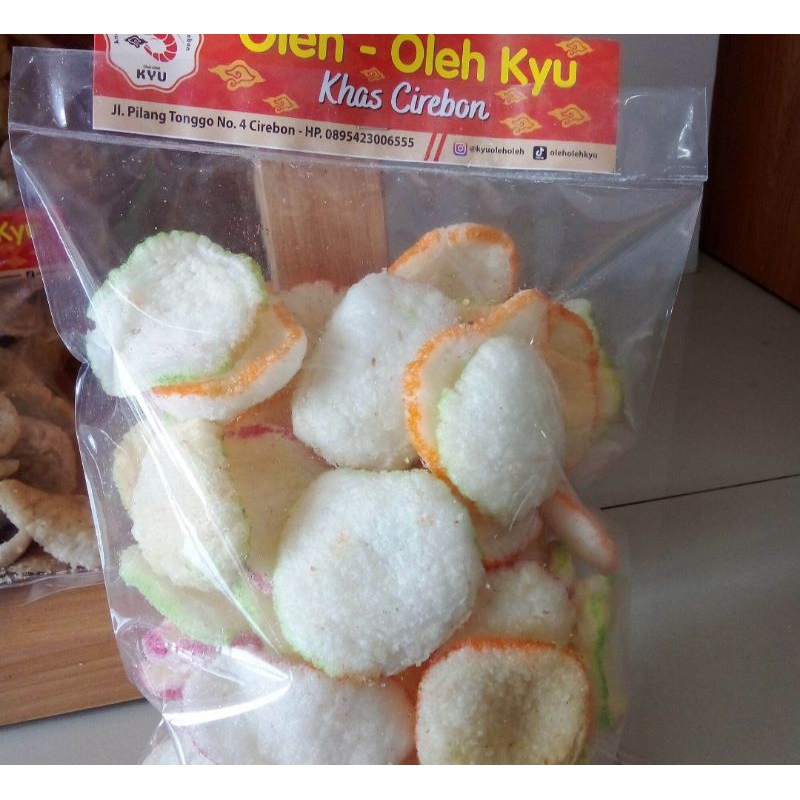 

kerupuk bawang warna matang kyu 180gr