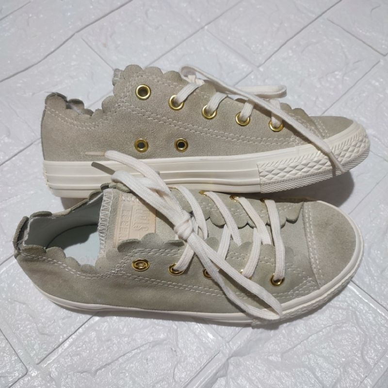 Sepatu Converse wanita kulit asli