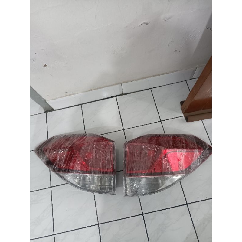 lampu belakang mobilio