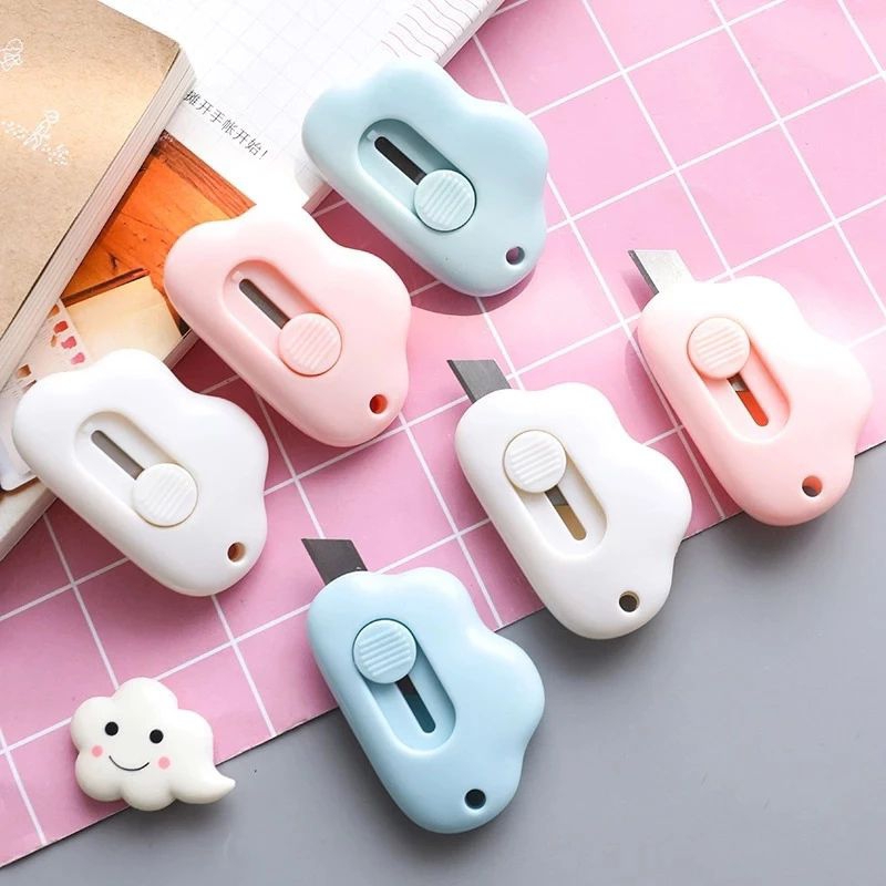 

Pisau Cutter Mini Model Awan & Dolphin Alat Bantu Potong Kertas Plastik Unboxing Paket Perlengkapan ATK Sekolah Travel Size Cloud Shape Sliding Knife Kater Kecil Lucu Cuter PISAU CUTTER MINI KARAKTER / PISAU KATER PACKING UNBOXING PAKET PORTABLE KNIFE