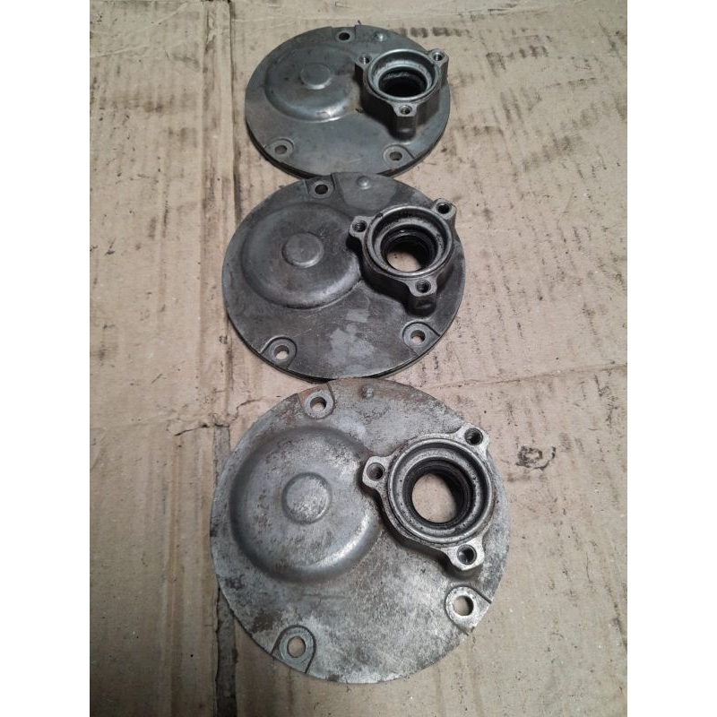 COVER TUTUP POMPA OLI MIO J 115 / SOUL GT 115 / FINO 115 ORIGINAL