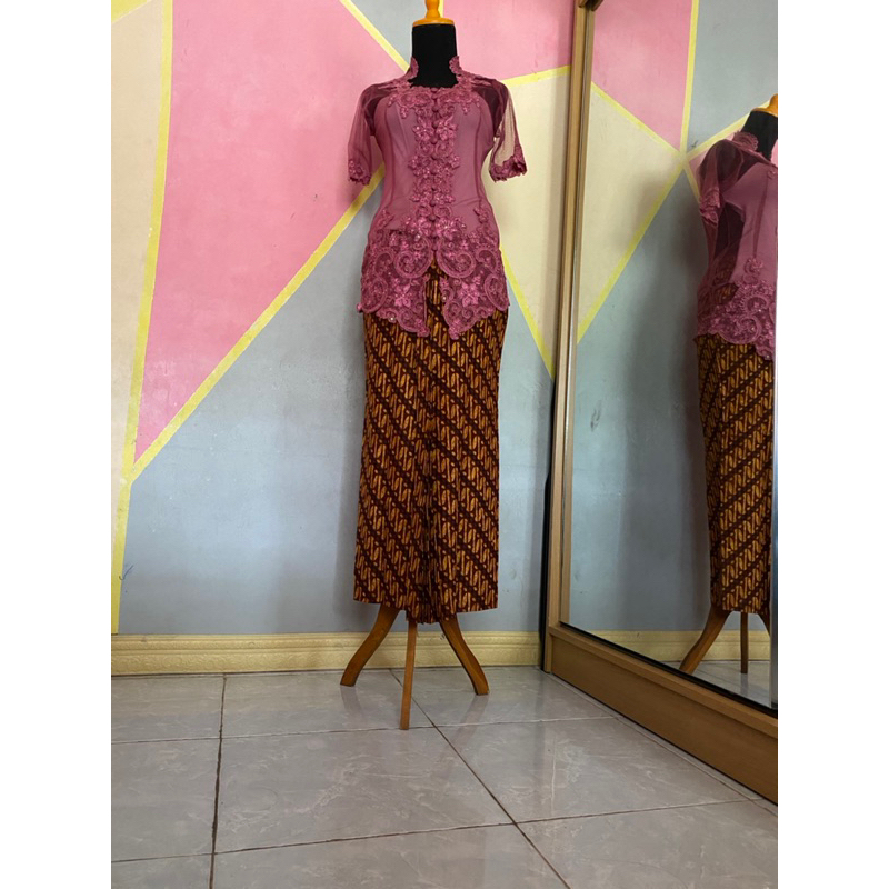 preloved kebaya wisuda