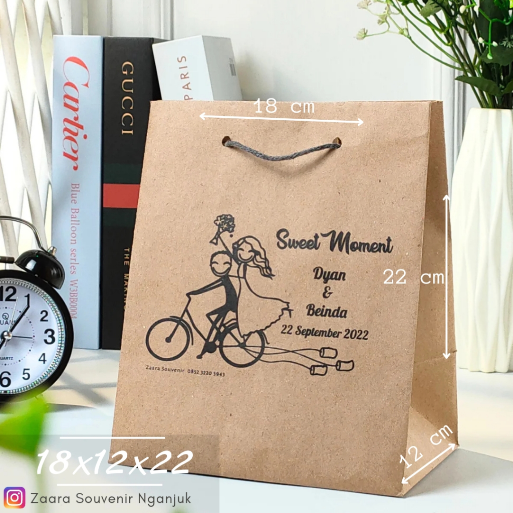 

Paper Bag Custom - 18 cm x 12 cm x 22 cm - Paper Bag Kado - Paperbag Sablon - Tas Souvenir