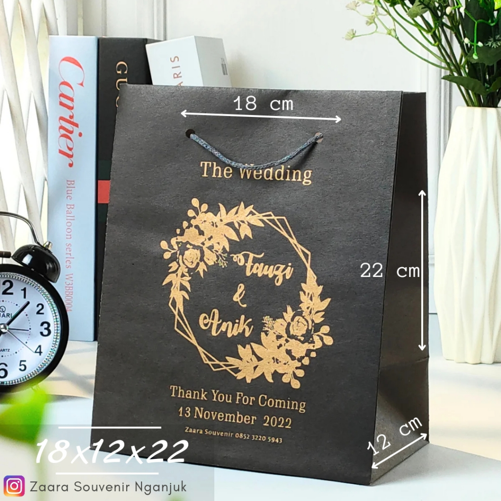 

Paper Bag Custom - 18 cm x 12cm x 22 cm - Paper Bag Kado - Paperbag Sablon - Tas Souvenir - Paper Bag Hitam