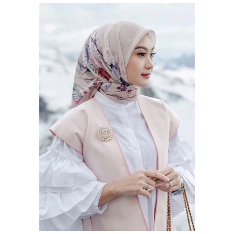 Buttonscarves Nada Fis preloved