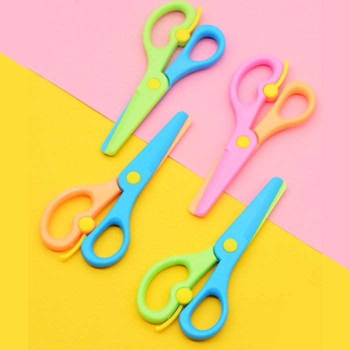 

Gunting kertas Anak Warna Warni Karakter EYO BC00