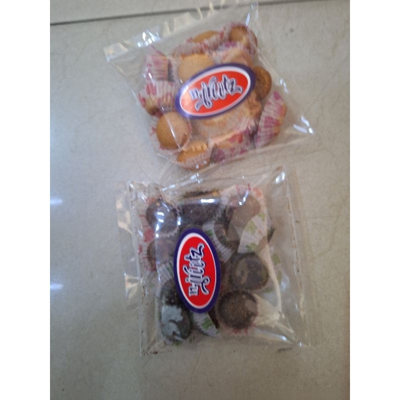 

snack brownies coklat dan belum kertas