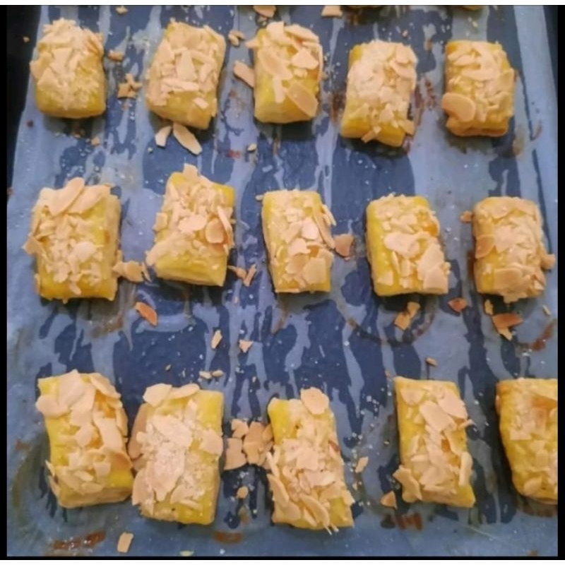 

KUE ALMOND TOPLES 600ML