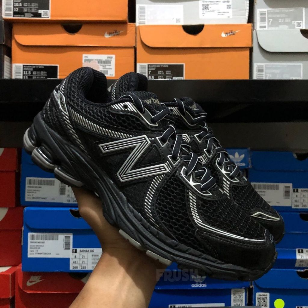 NEW BALANCE 860 BLACK