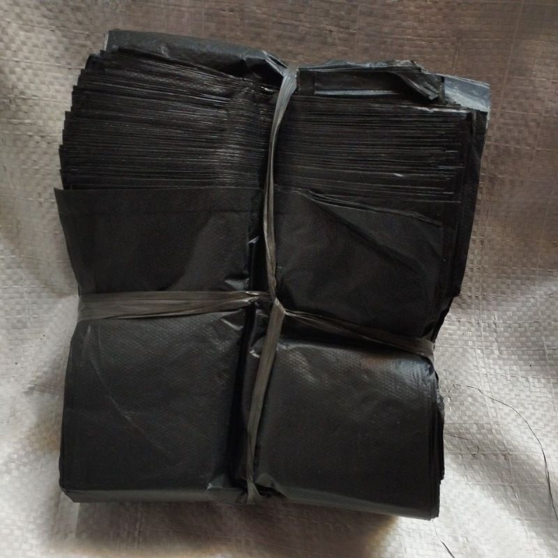 KRESEK  HITAM  UKURAN 15  1IKAT =1KG