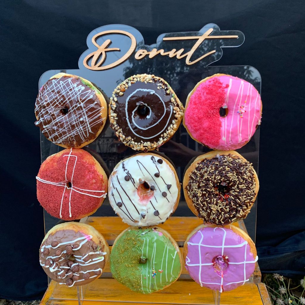 rak display donat akrilik /stand display donat / display makanan / display donuts / dekorasi pernika