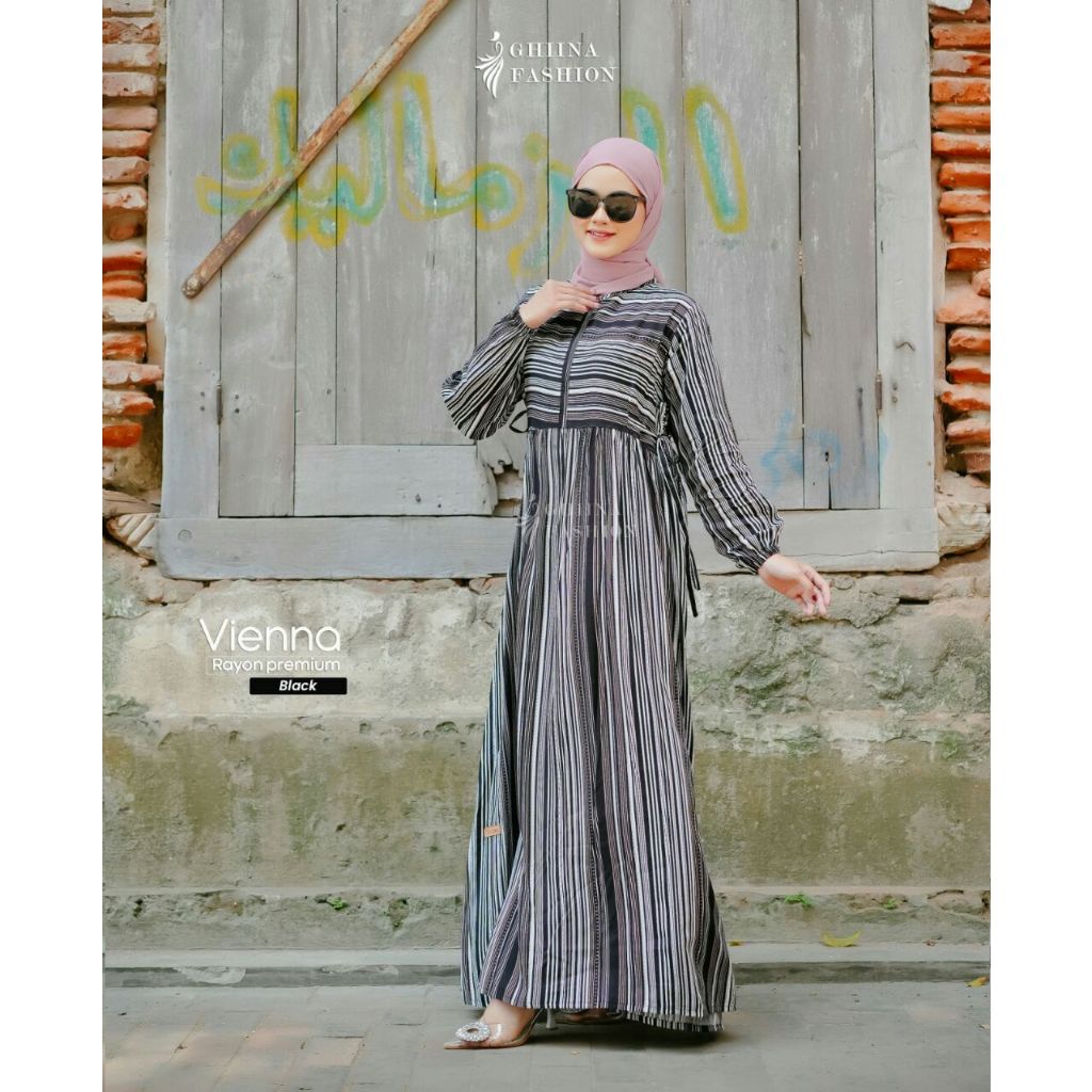 Dress Ghiina Vienna Dress Rayon Premium Motif Garis Hijab Yessana Terbaru Ejamas Store