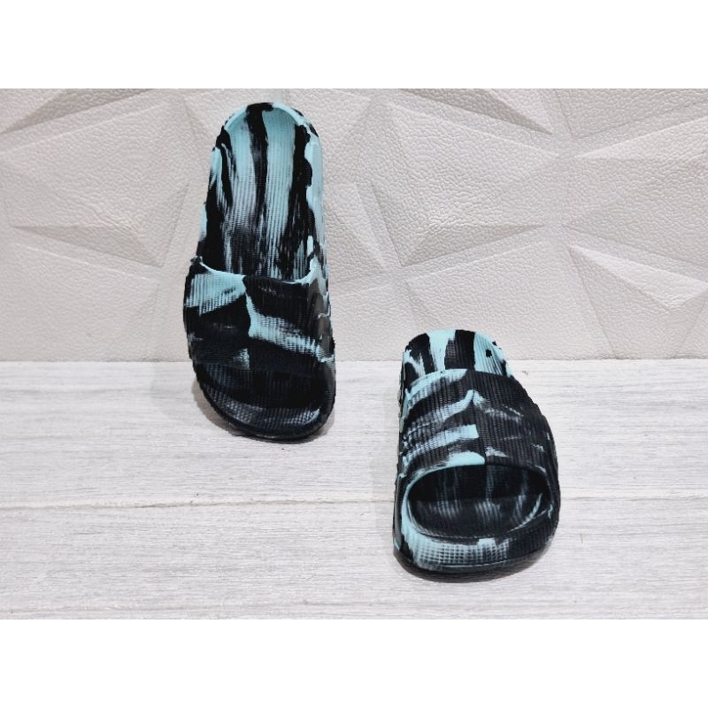 Sandal karet Gosome biru muda