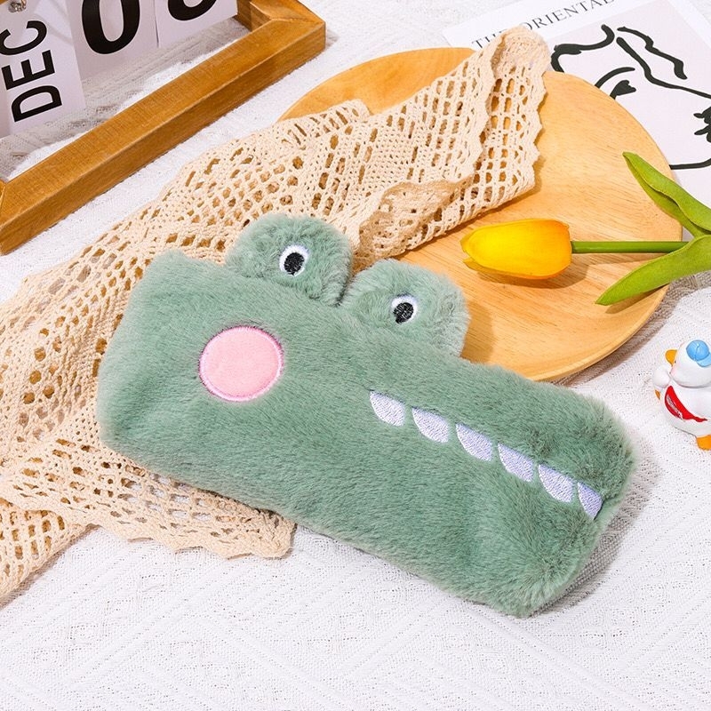 

Kotak pensil monster bulu