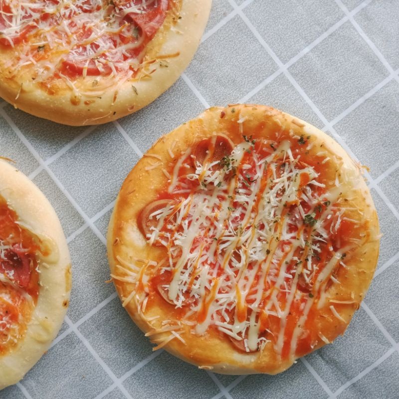 

(Bisa COD) Pizza Frozen Original & Pepperoni Diameter 15cm Pizza Mini Pizza Homemade, No MSG, No Pengawet RANAH Rasa