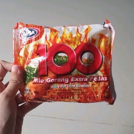 

Mie Gaga 100 mie goreng extra pedas mie instant 88gr
