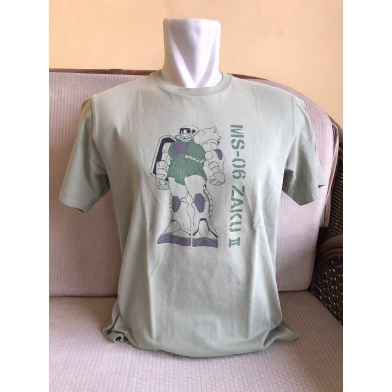 Kaos Uniqlo Gundam
