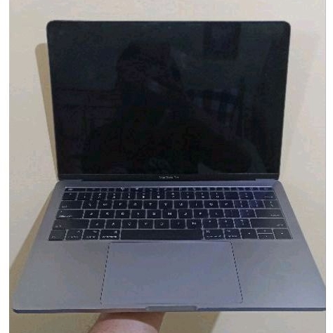 Macbook Pro 2017 Non Touch Bar (8/256 Gb)