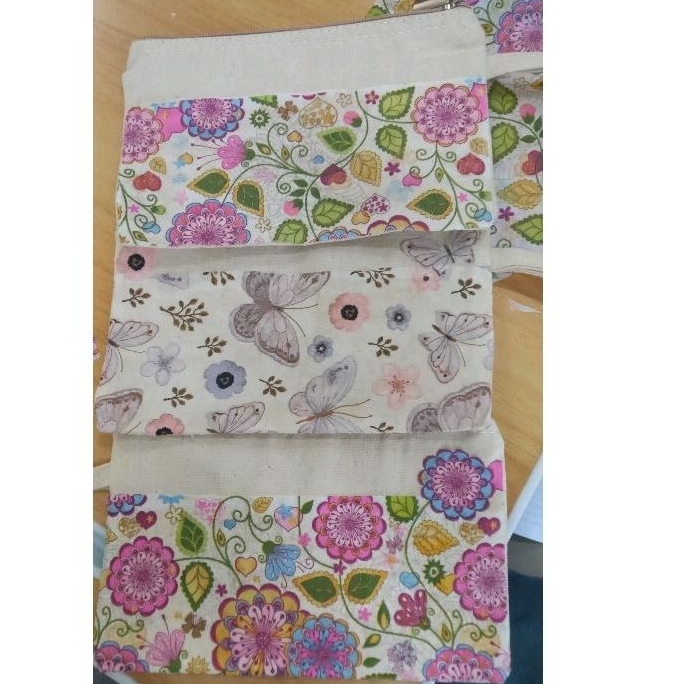 

Pouch Decoupage Ukuran 12 cm X 19 cm (PO) Motif Kupu-Kupu Dan Motif Bunga Kreasi Tempat Pensil Decoupage Tempat Pensil Zipper