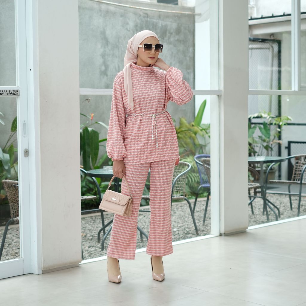Shine.clo - Nameera One Set Knitting | Oneset waffle uniqlo | stelan kaos | Knitting tribal