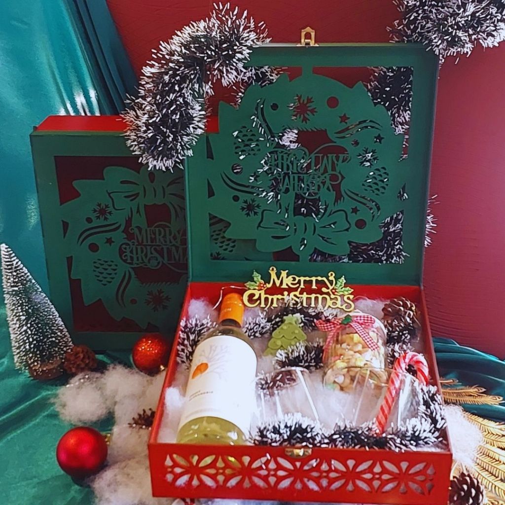 

CAROL Christmas Hampers