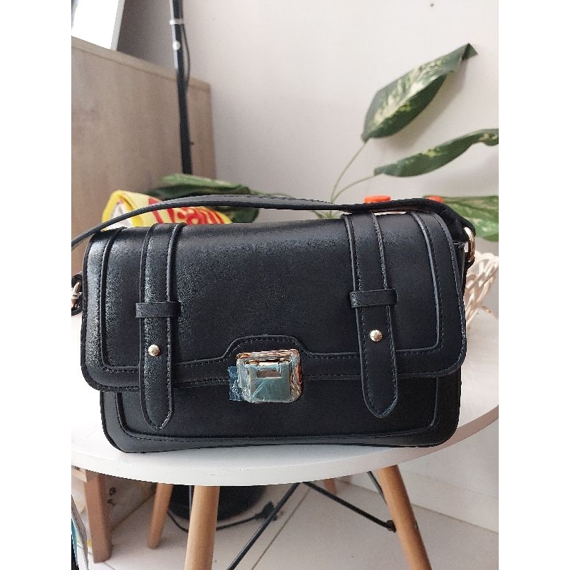 tas les catino postbag hitam (Baru)