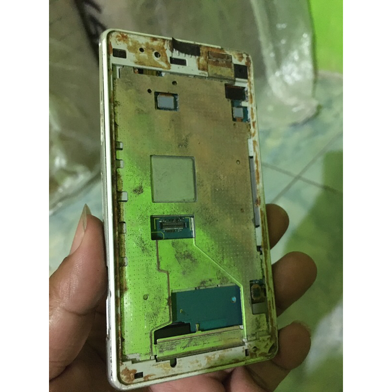 bezel xperia z1 compact