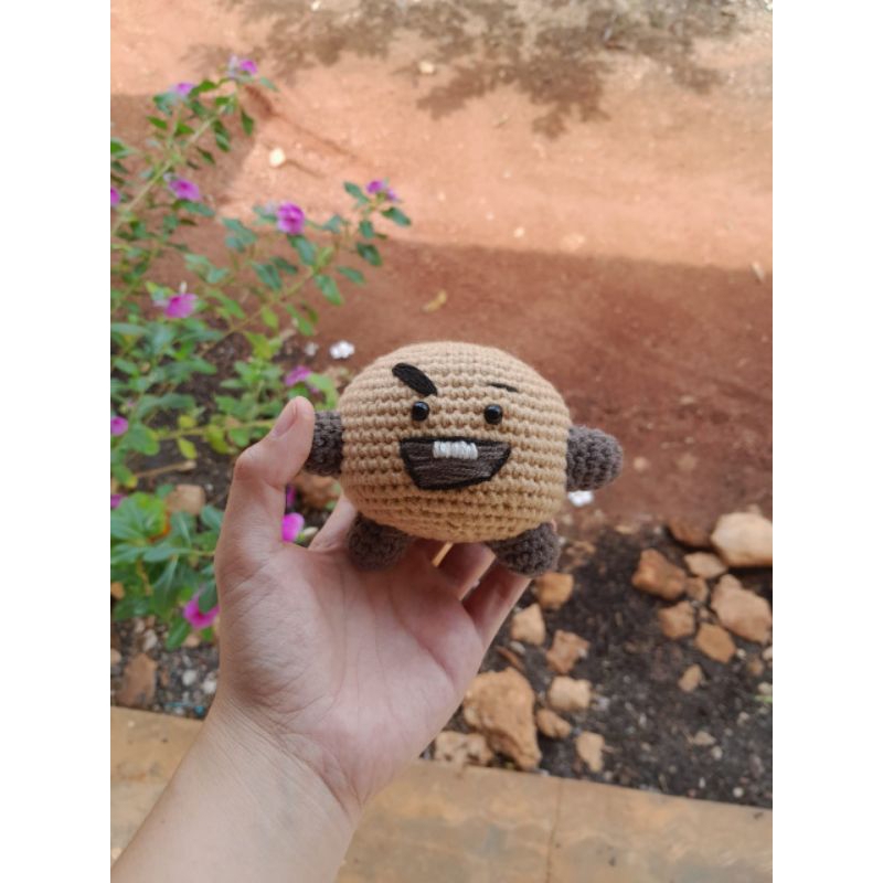 SHOOKY BT21 AMIGURUMI MINI DOLL KEYCHAIN