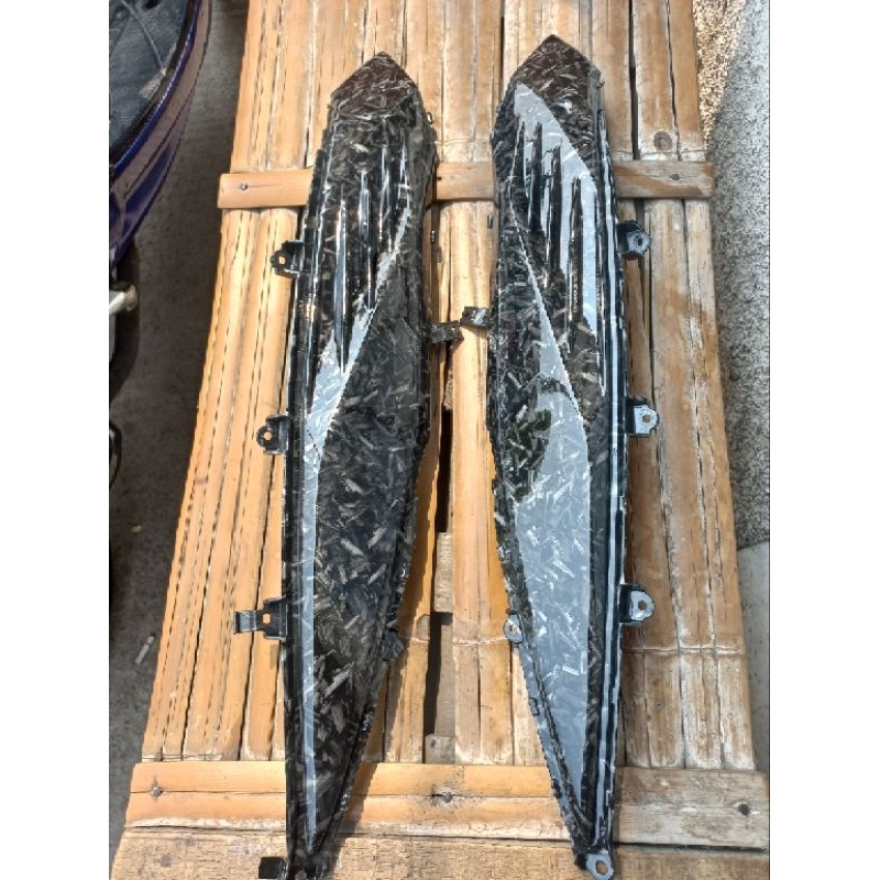 sambungan body samping vario 110 fi karbon forget