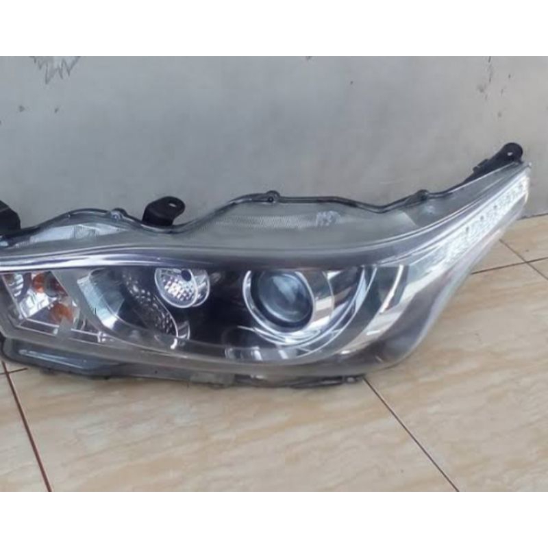 headlamp yaris2016