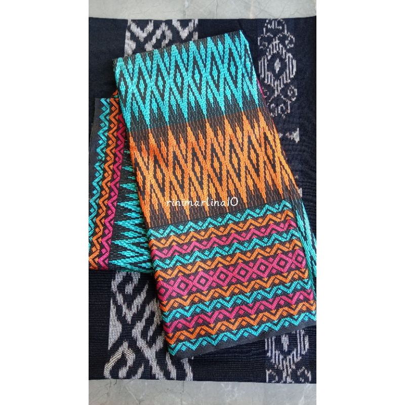 SONGKET TENUN RANG RANG LOMBOK SATU SET SELENDANG DENGAN WARNA YANG SANGAT CANTIK