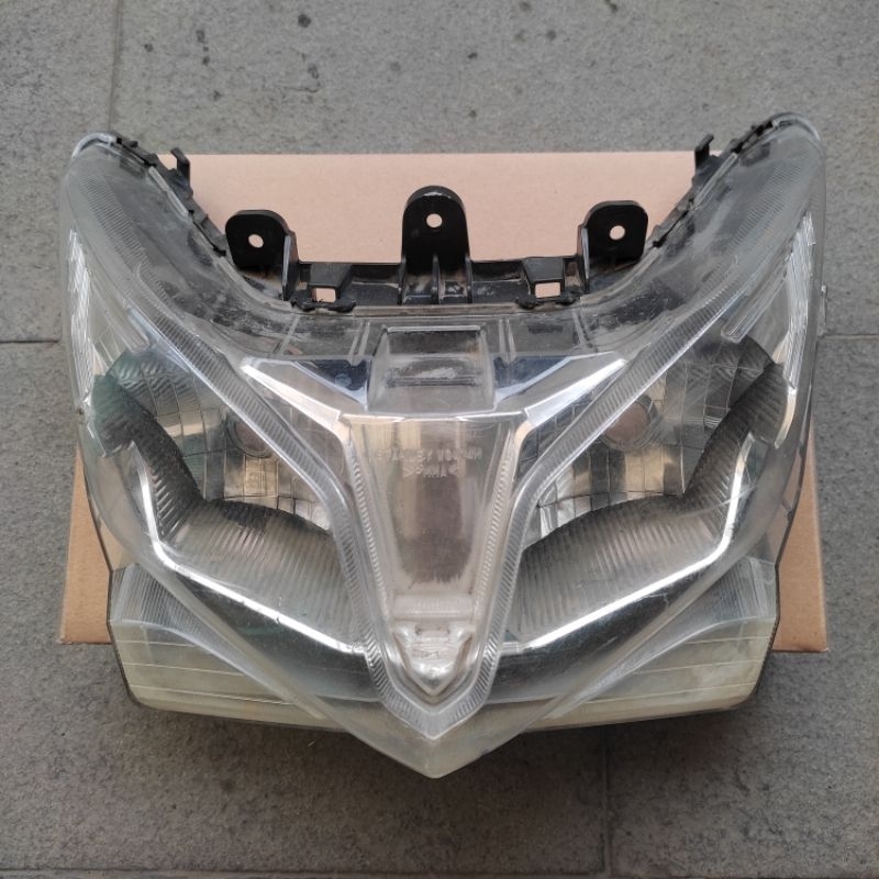 Headlamp reflektor lampu depan vario 125 old Kzr 2013. Copotan ori. Harus ganti mikha.