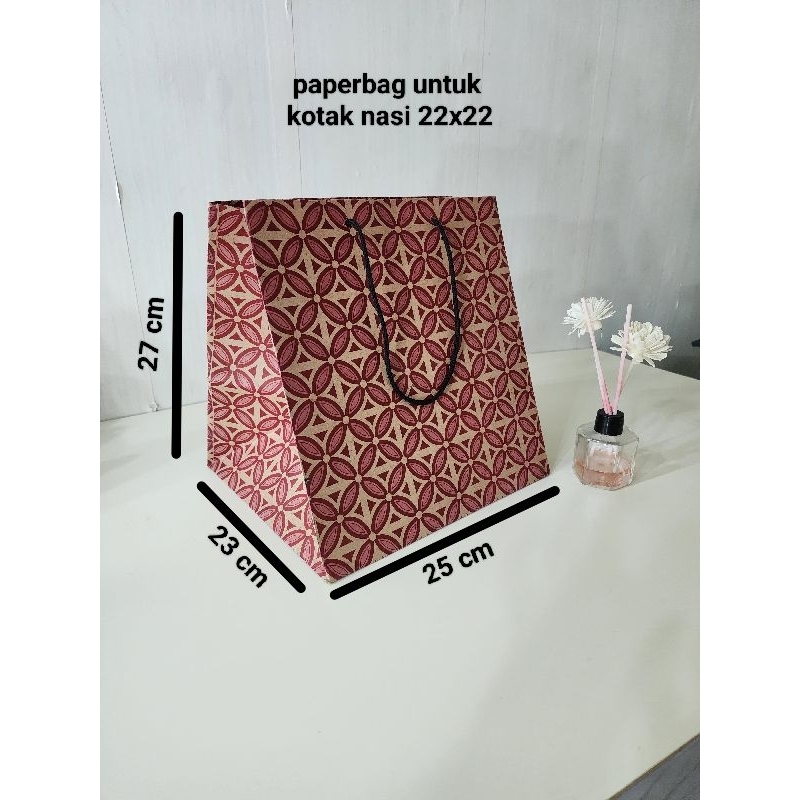 

paperbag kotak nasi 22x22 / R10B batik merah