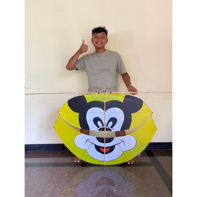 Layangan Gapangan Pegon Ceper 120cm Motif Micky Mouse Full Set Sendaren Sudah Disetting Terbang