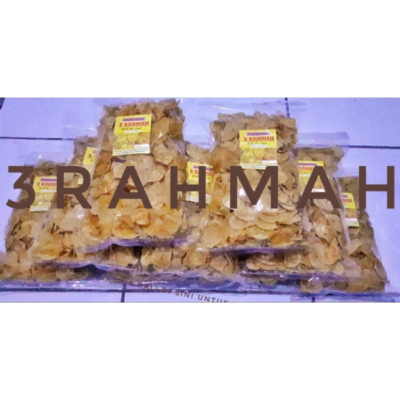 

Kripik pisang 3 Rahmah terbuat dari pisang asli lokal yang gurih