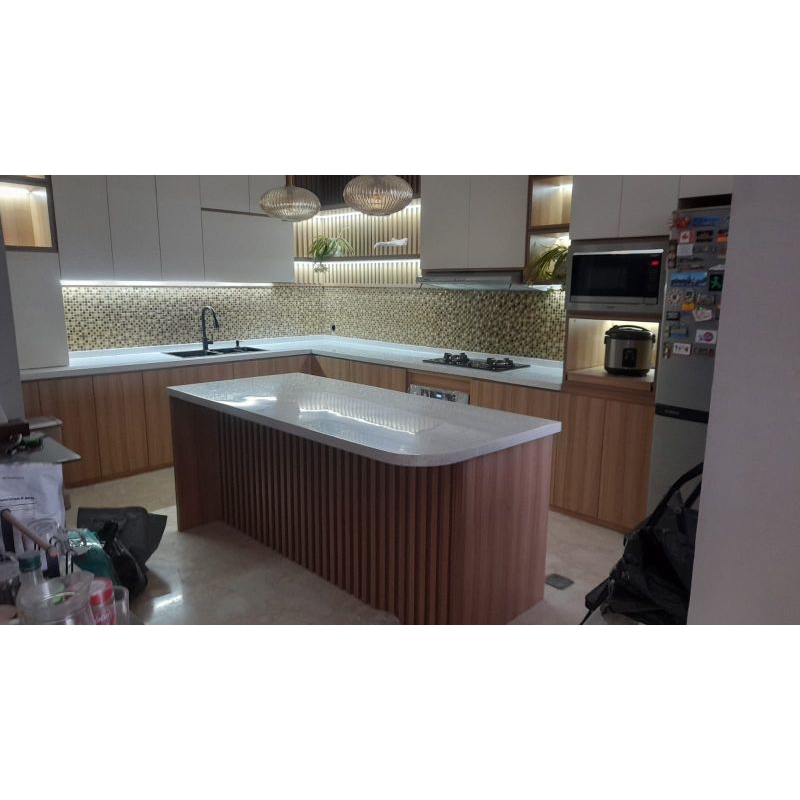 Avaro solid surface