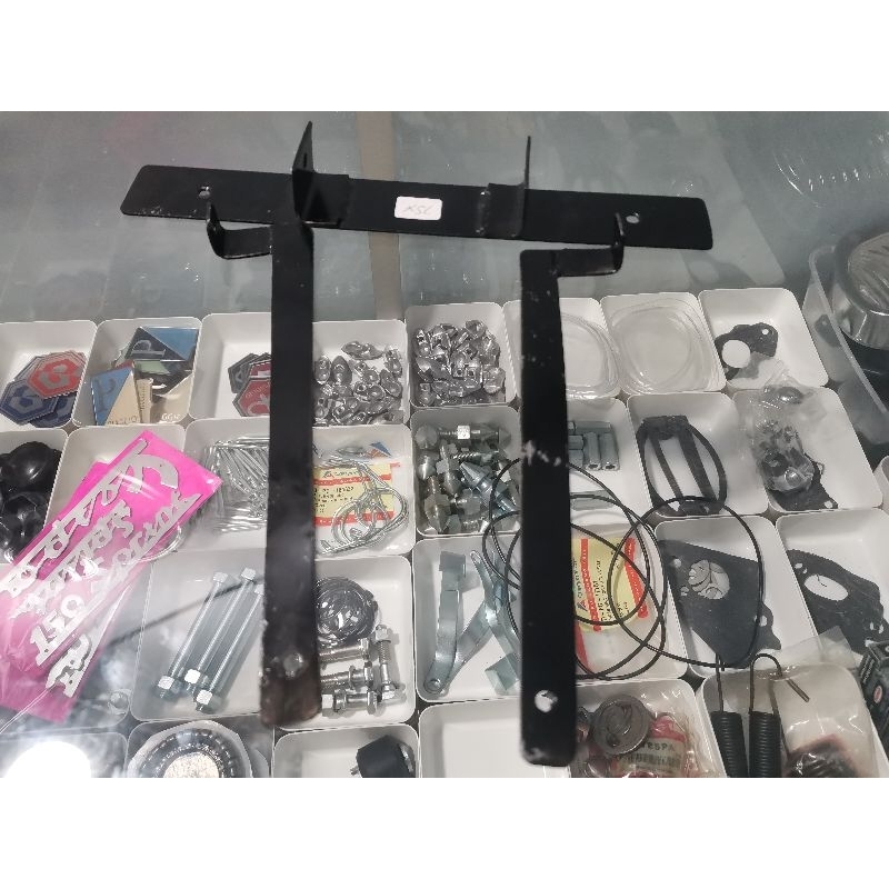 Dudukan pangkon plat nomor depan vespa excel