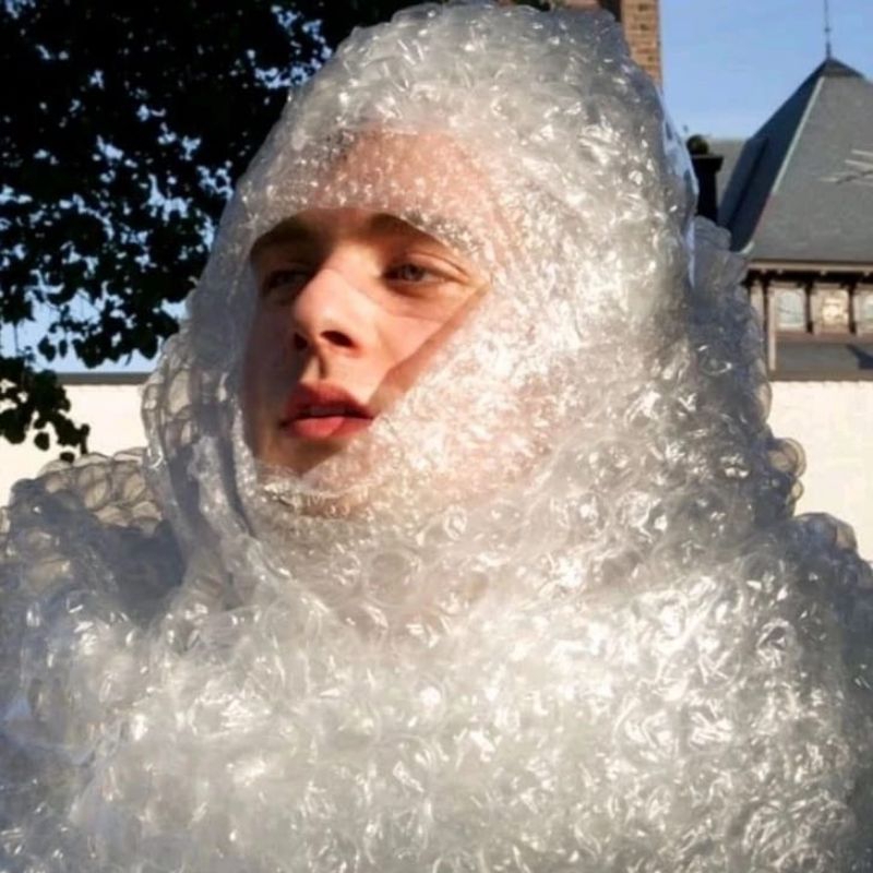 

BUBBLEWRAP DAN KARDUS PENGAMAN TAMBAHAN PACKING