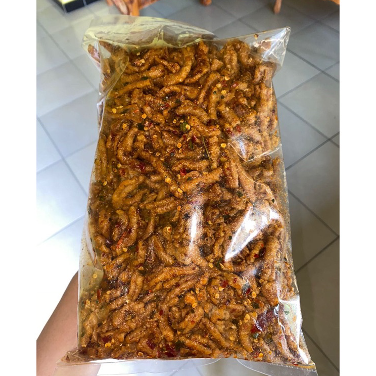 

Free Ongkir/ 250gram KERIPIK USUS AYAM CRISPY PEDAS DAUN JERUK