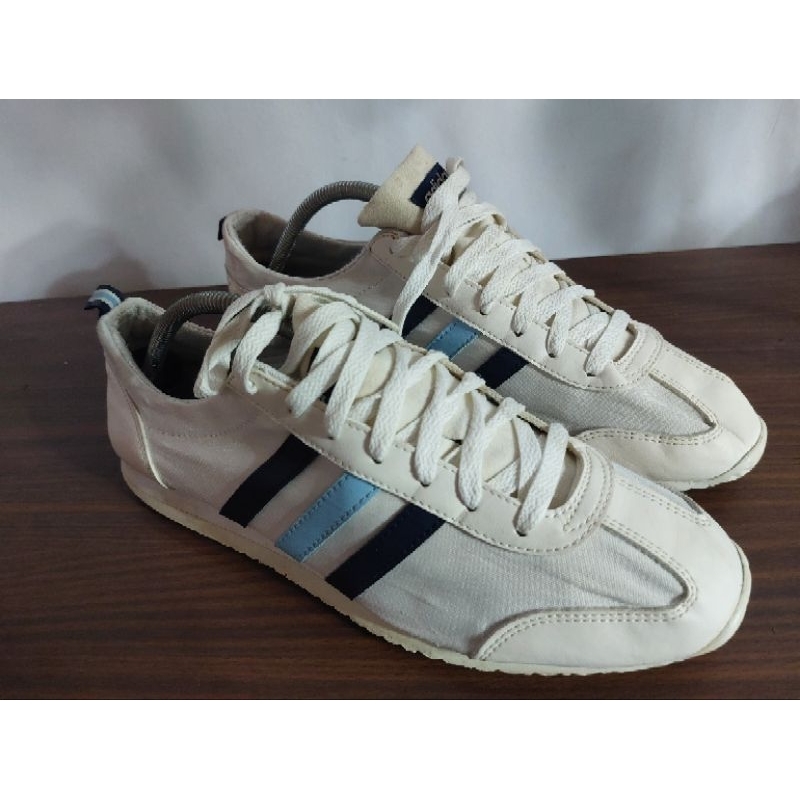 Sepatu Putih Adidas