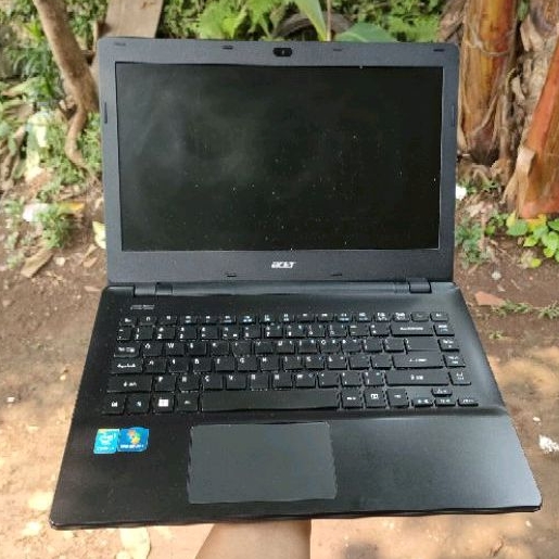 Laptop ACER intel core i3-4005U, 8/256SSD