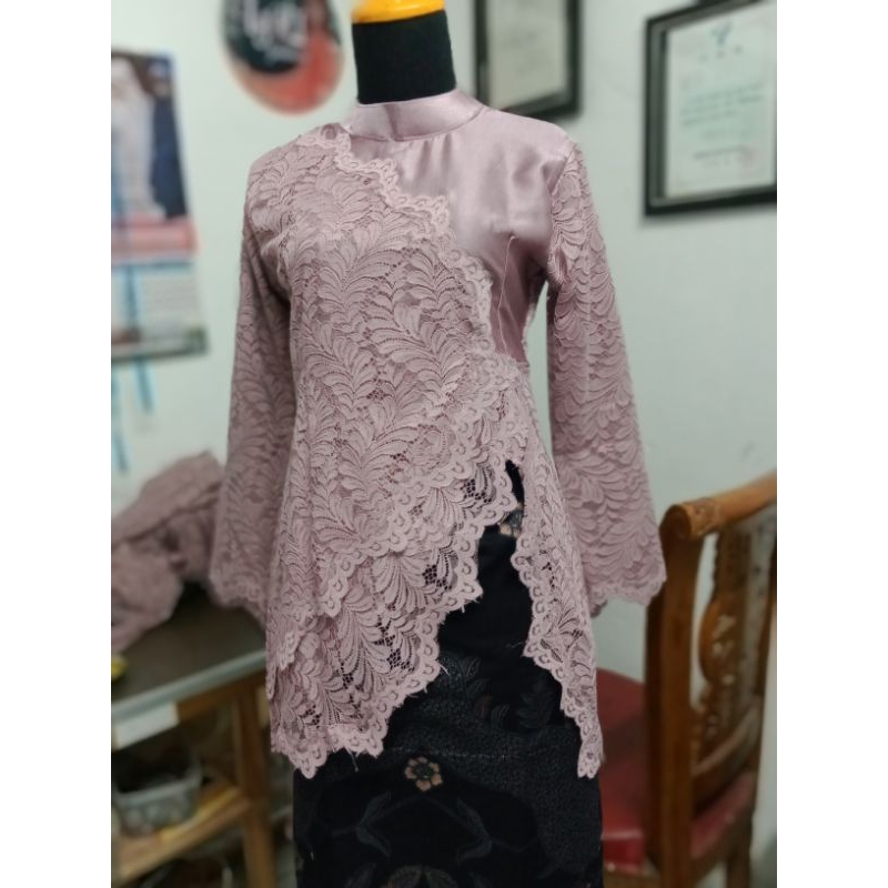 Jasa Jahit 1 setel KEBAYA WISUDA+ bahan | jahit kebaya by. Wiwin IgEl