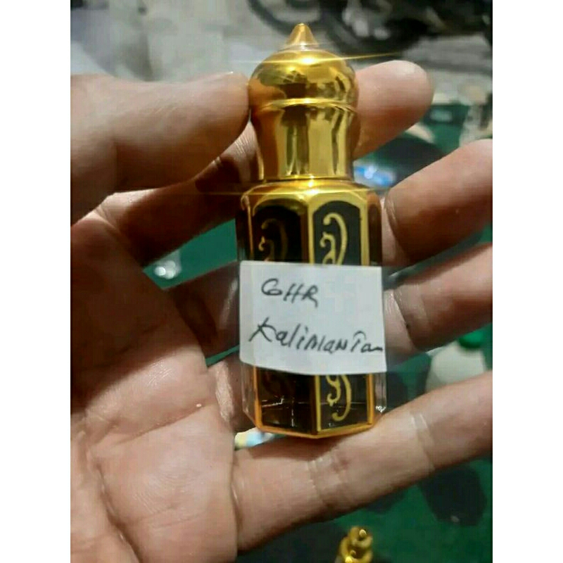 minyak wangi gaharu Kalimantan asli dari sulingan pohon