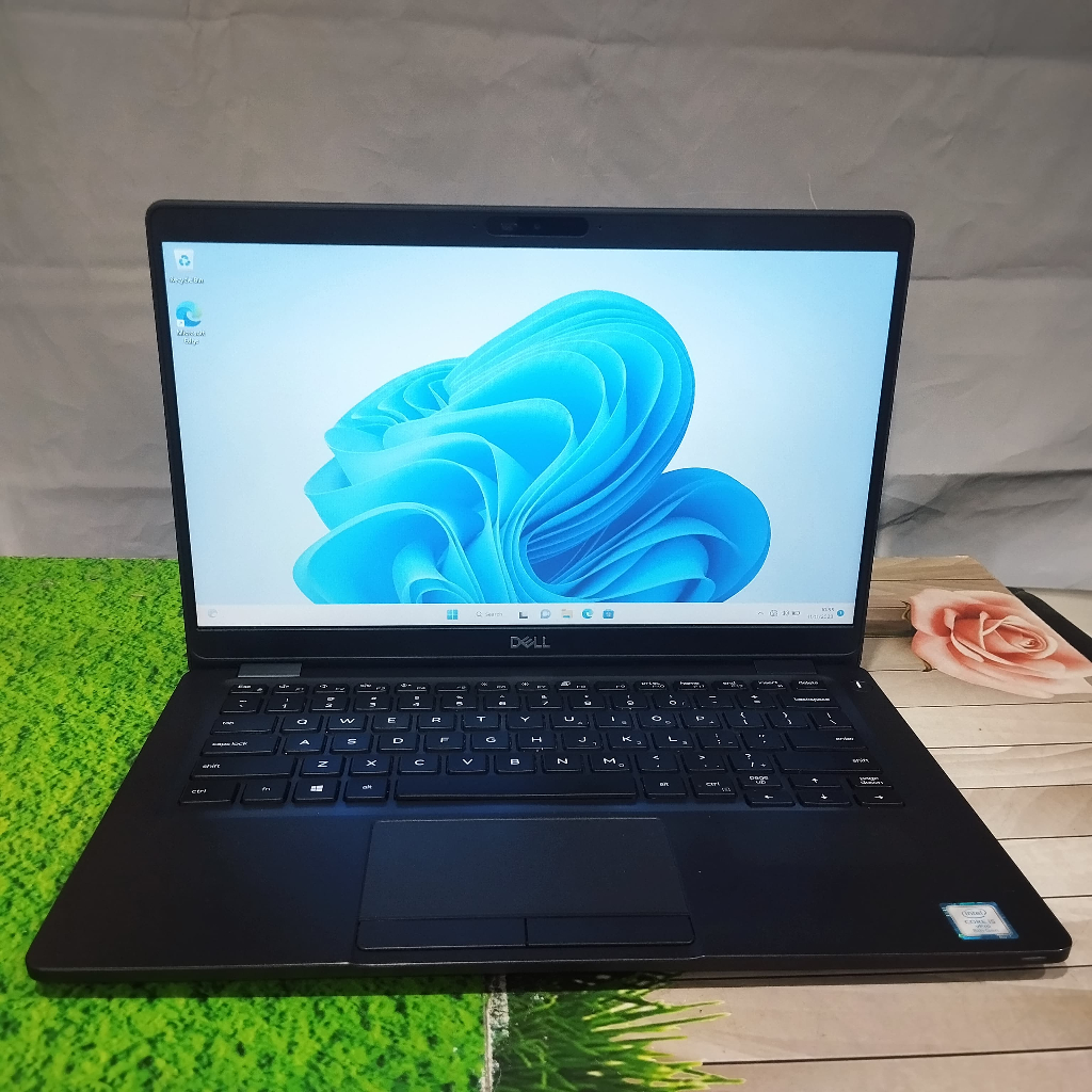 Laptop Murah Dell Latitude 5300 Core i5 gen 8 RAM 8GB SSD 128GB 12" Slim Flip 180 Mulus