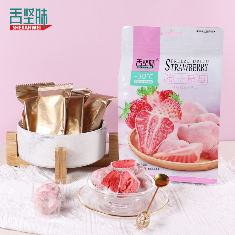 

SHEJIANWEI Cemilan Buah Kering 40 gram Freeze Dried Strawberry Cemilan Snack Strawberry Mango Mixed Fruit with Milk Coated