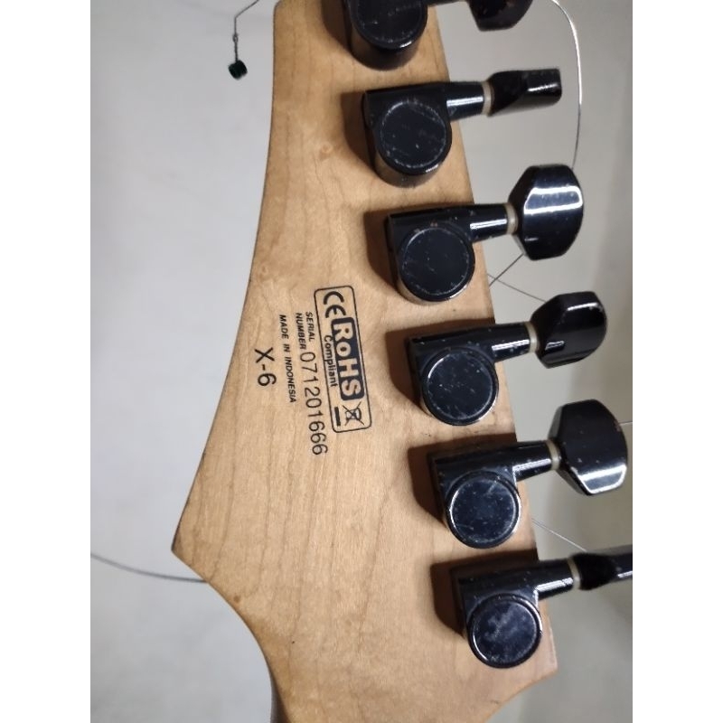 GITAR LISTRIK CORT X6 MINUS KABEL COLOK JACK PUTUS 1 (ttd PAMUNGKAS&OSLO dari KONSER NGAMEN VOL.2)