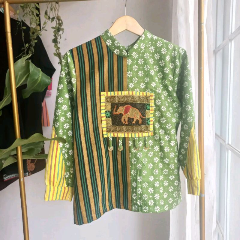 BLUS  WIDI, FURING TRICOT